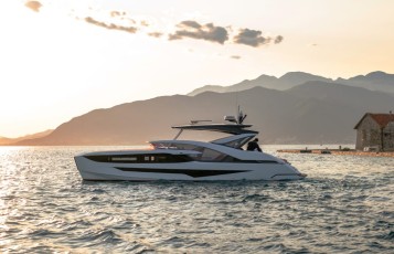 Dominator Yachts: New Midi Ilumen M35 M/Y SAFESPACE 