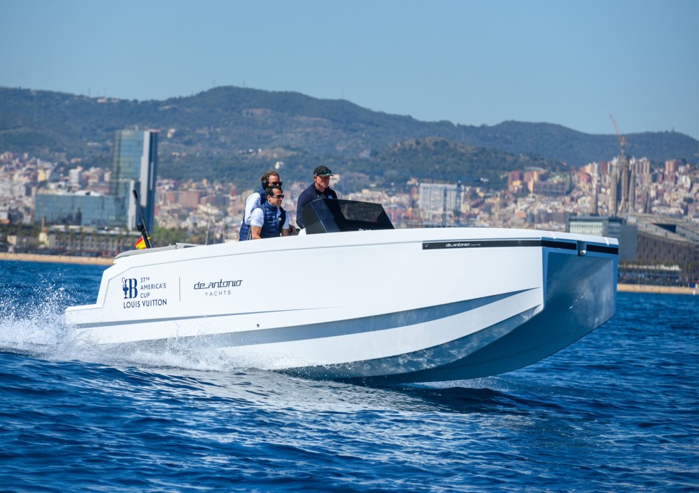 De Antonio Yachts presents the E23, its first electric boat