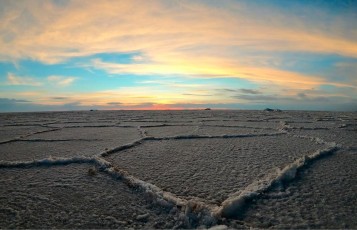 The natural Wonder of Salar de Uyuni