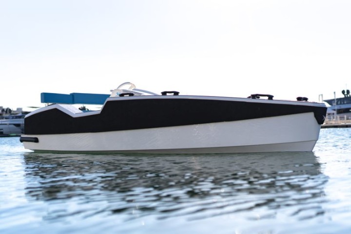 SILENT-YACHTS: Launches SILENT Tender 400