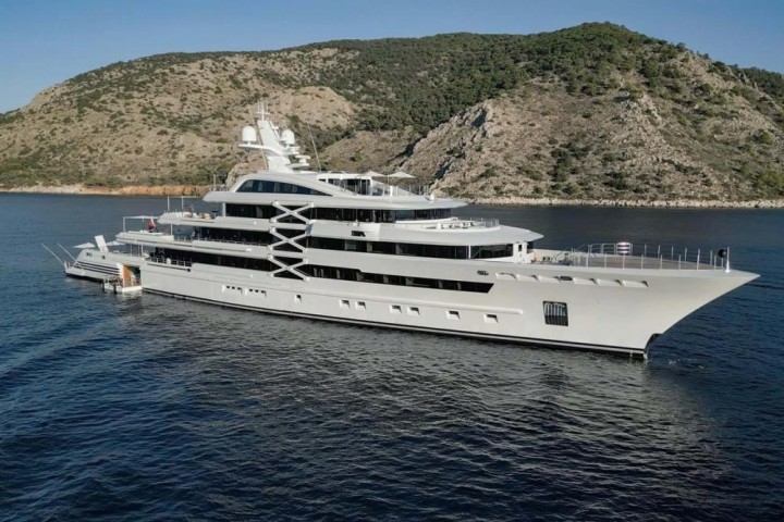 88m Project X enters the C&N charter fleet