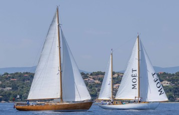 Spetses Classic Yacht Regatta 2023 ena labero triimero istioploias