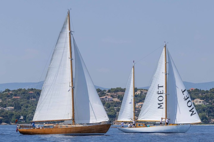 Spetses Classic Yacht Regatta 2023 ena labero triimero istioploias