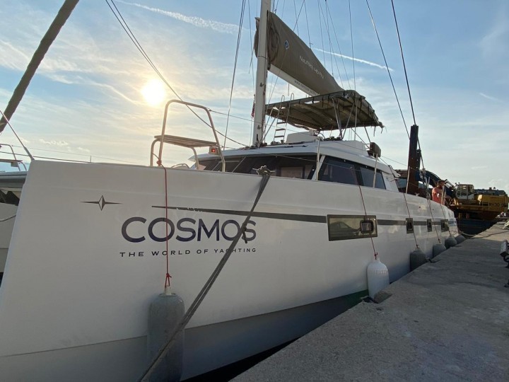 Cosmos Yachting 36 xronia protagonistis