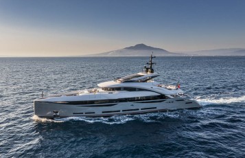 ISA GT 45m M/Y Aria SF: Speed away in full luxury and comfort