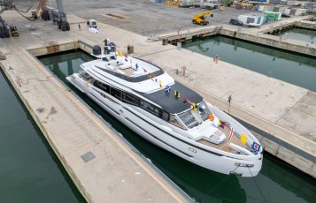 EXTRA X99 FAST: Launch and first sea trial