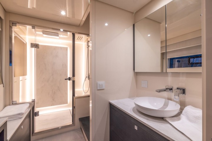 Silent 62 Meeting room version front bow cabin bath 3