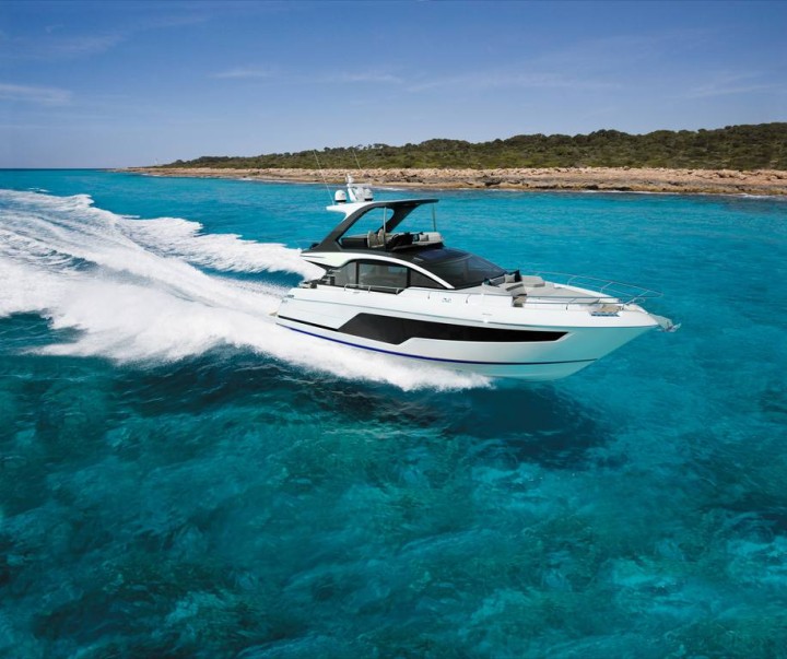 Fairline World debut of Squadron 582