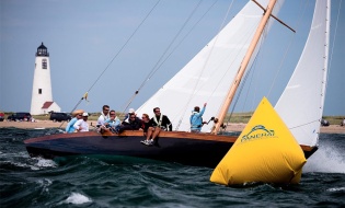 Kestrel sailing in the Opera House Cup regatta