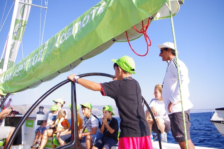 COSMOTE ΕΡΥΤΟΣ 2 - Η COSMOTE μαθαίνει ιστιοπλοΐα στα παιδιά