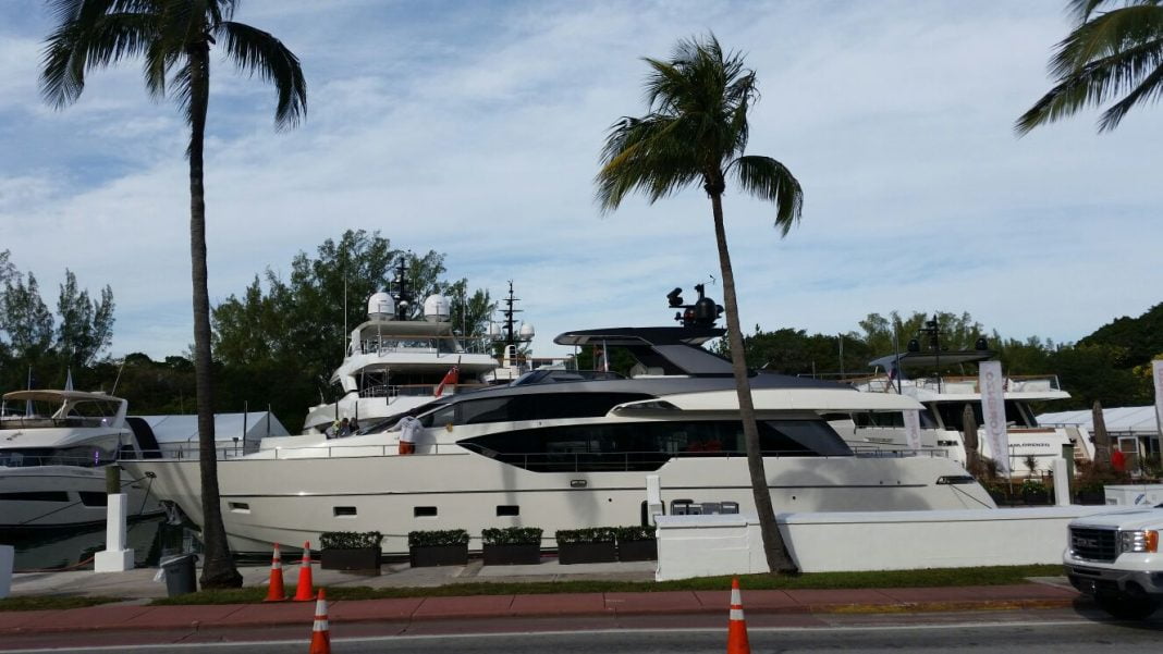 MiamiYachtShow1