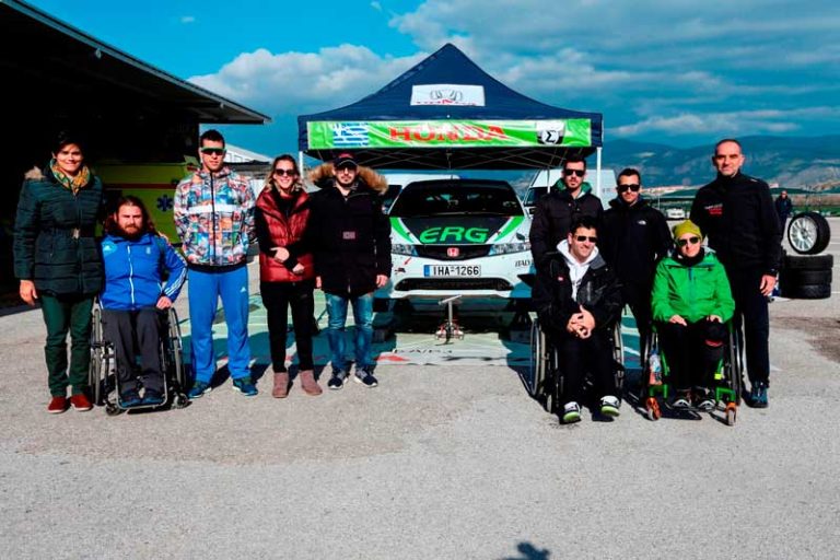 Ολυμπιονίκες και Παραολυμπιονίκες οδηγούν το αγωνιστικό Civic Type-R