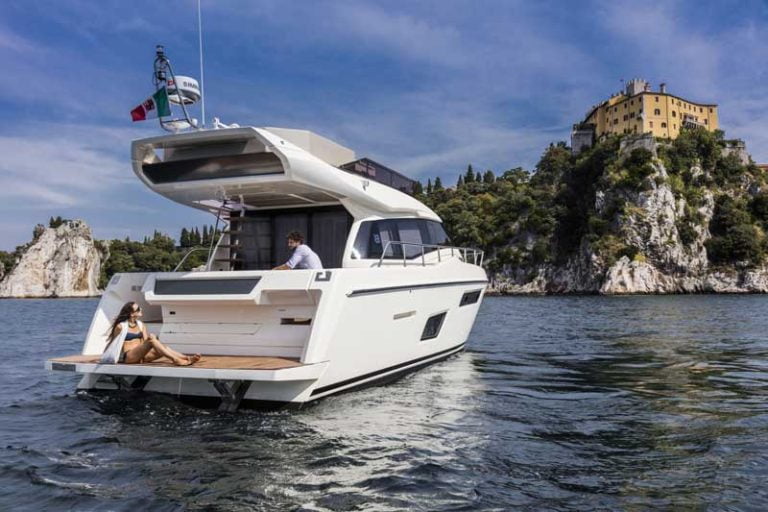 Ferretti Yachts 450 charms in Paris