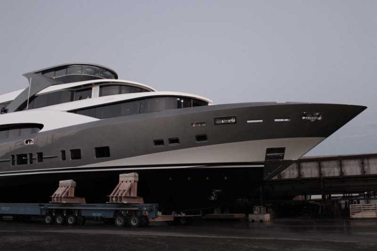 Couach Yachts launches the 4400 Fastfly 44m