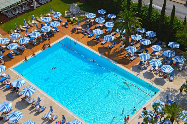 Πισίνα Hilton: Ο απόλυτος καλοκαιρινός προορισμός