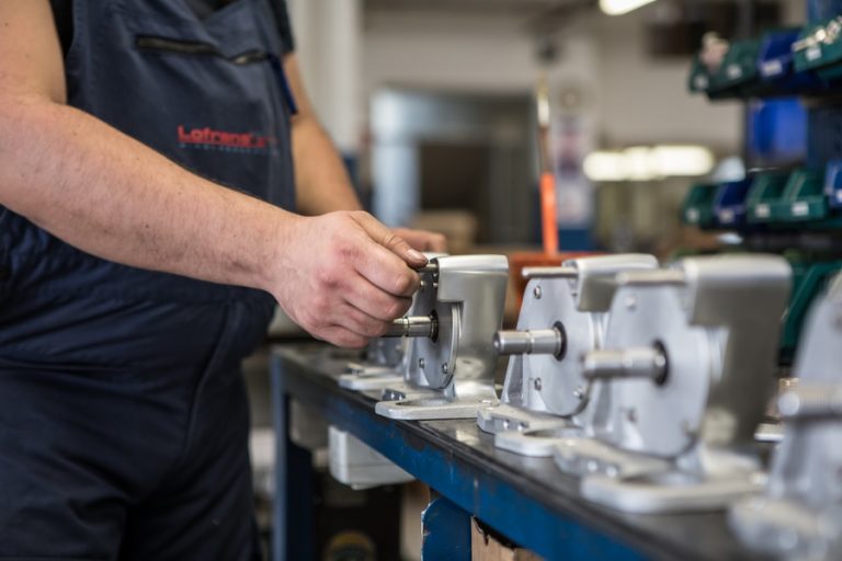 Αποστολή στο εργαστάσιο της Lofrans’  [Video]