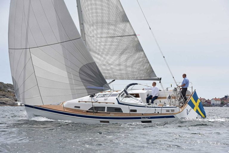 The first pictures of the Hallberg-Rassy 340