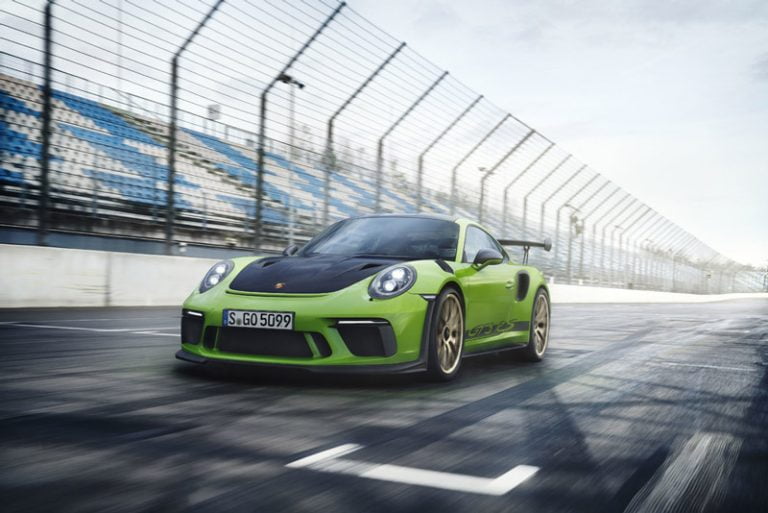 Eστίαση στους αγώνες αυτοκινήτου: η νέα Porsche 911 GT3 RS