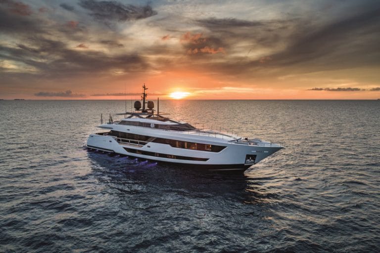 The new planing yacht by Francesco Paszkowski  for Custom Line