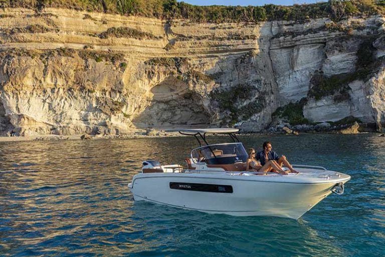 Invictus GT 320 World debut at Cannes Yachting Festival 2018