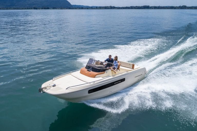 Invictus CX250: extra comfort in less than 8 meters