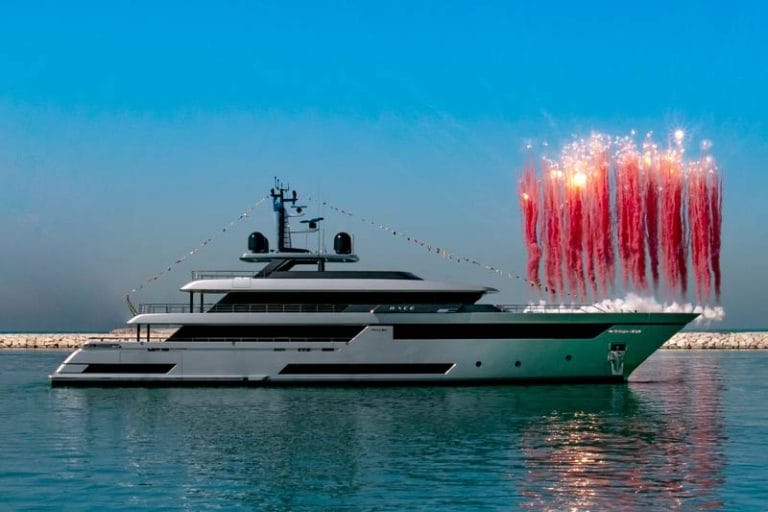 First superyacht Riva 50 MT M/Y “Race” launched in Ancona