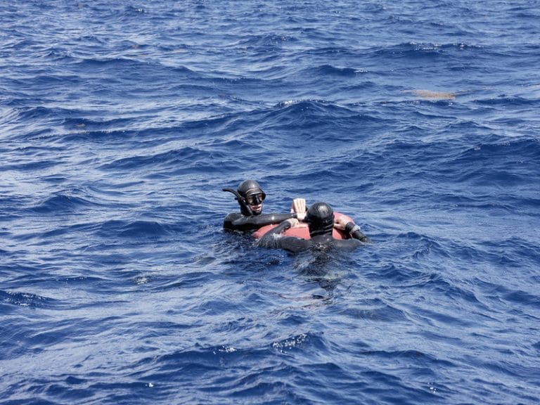 O David Beckham καταδύεται με τον Morgan Bourc’his