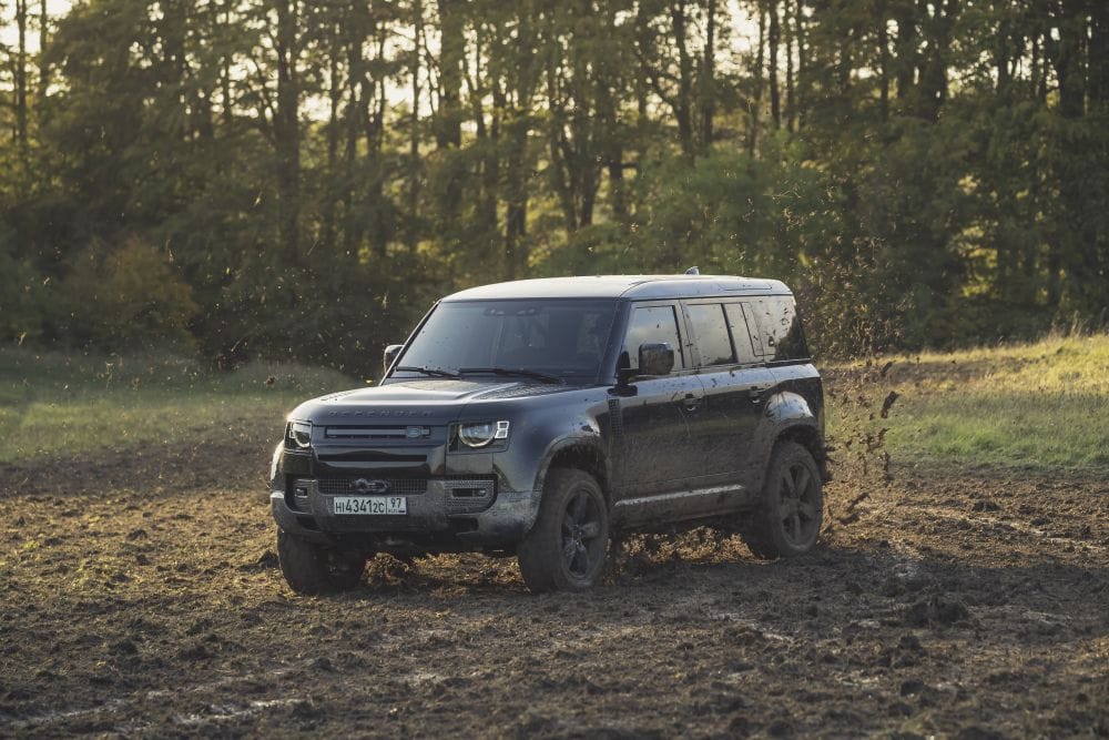 007 landrover defender notimetodie c1000x667