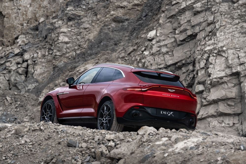 Aston Martin DBX 15 1000x667