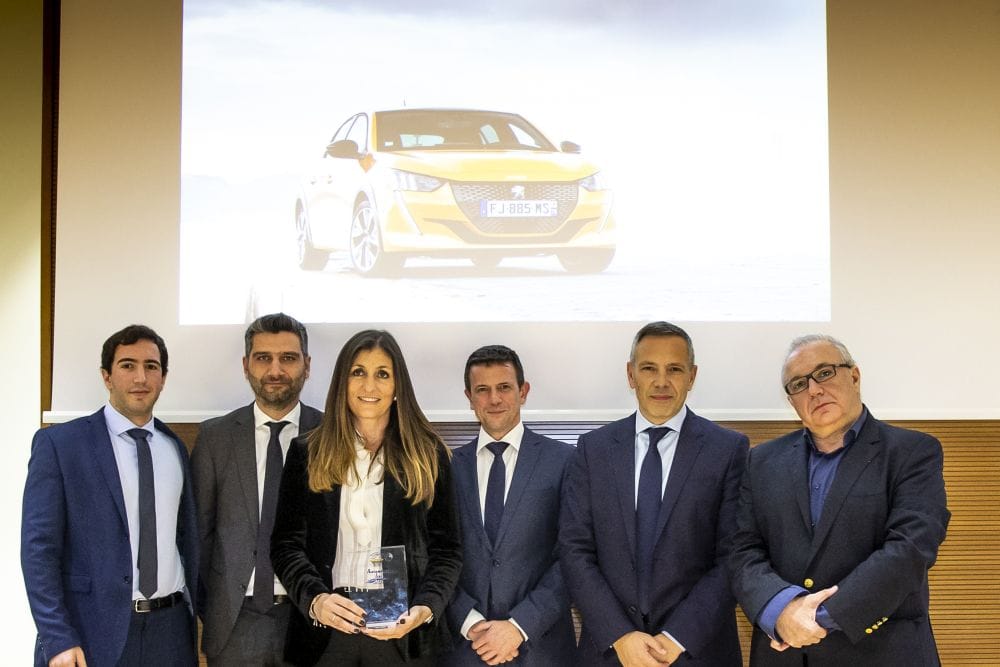 Peugeot 208 COTY award1000x667