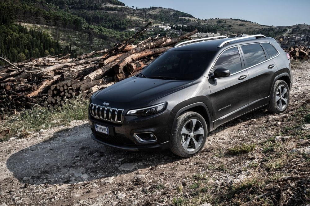 2019 Jeep Cherokee b1000x667