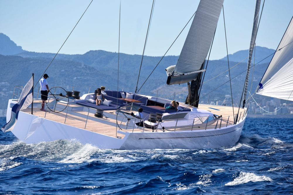Swan 98 exterior f1000x667