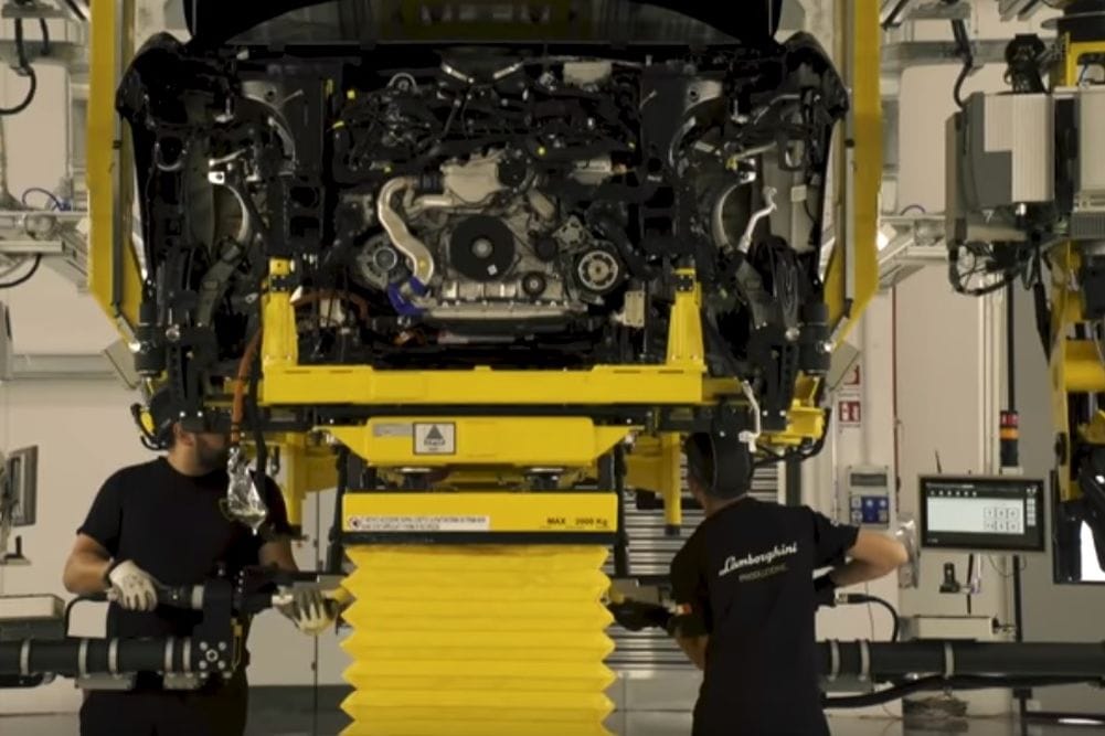 Lamborghini Urus production a1000x667