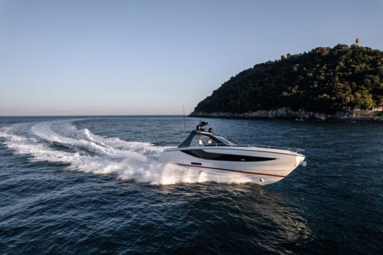 New Azimut Verve 42: Power, design and comfort