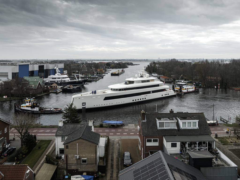 8230 copyright Feadship 0424 2