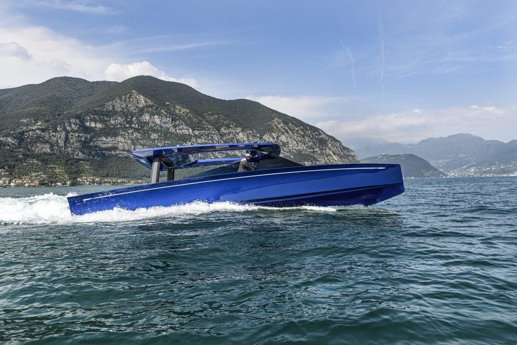 Swan cannesyachtingfestival overshadow 3