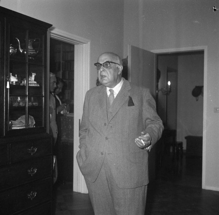 saracakis ypostirizei tin ekthesi giorgos seferis