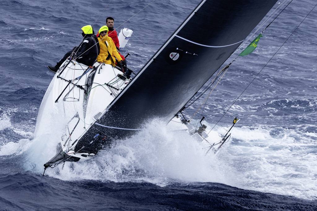 ROLEX SYDNEY HOBART YACHT RACE race update 1 4