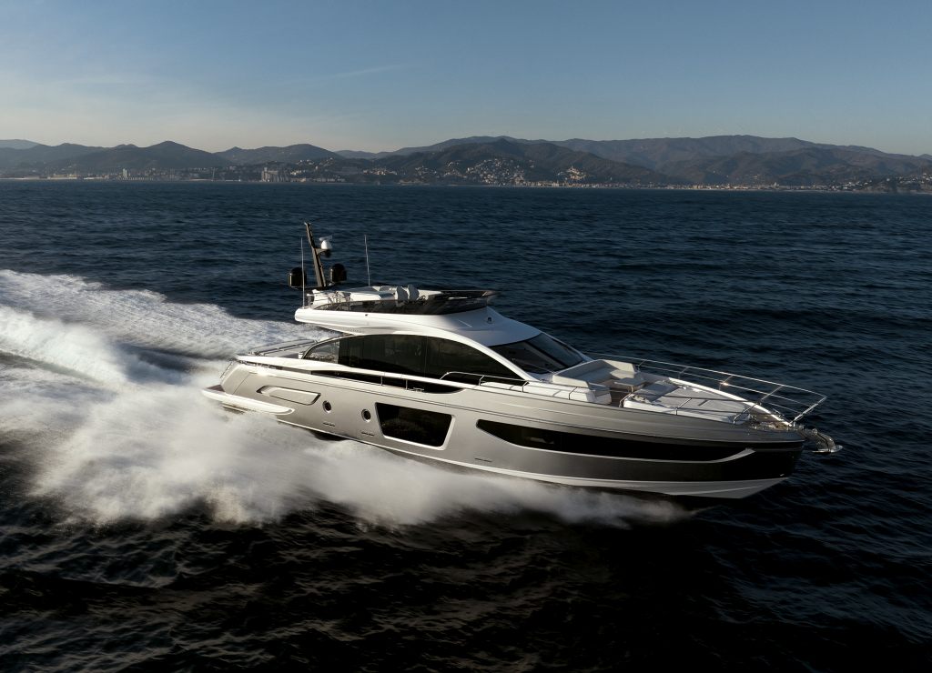 Azimut S7 running