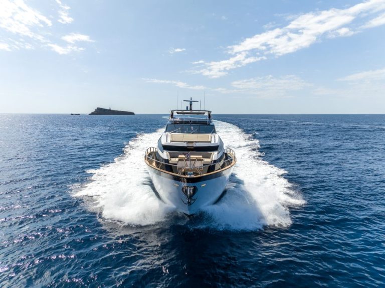 New Sunseeker Meros Signature 95 at boot Düsseldorf