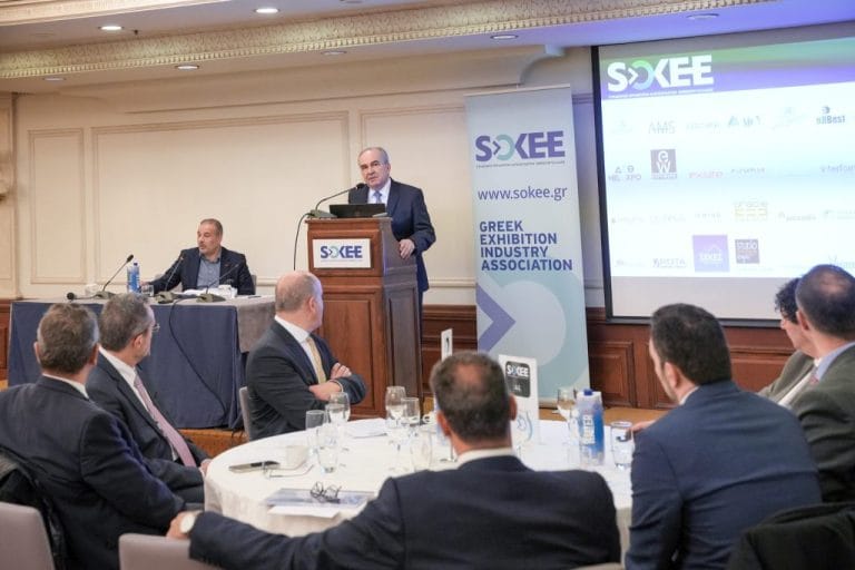 sokee parousiasi protis meletis Oxford Economics