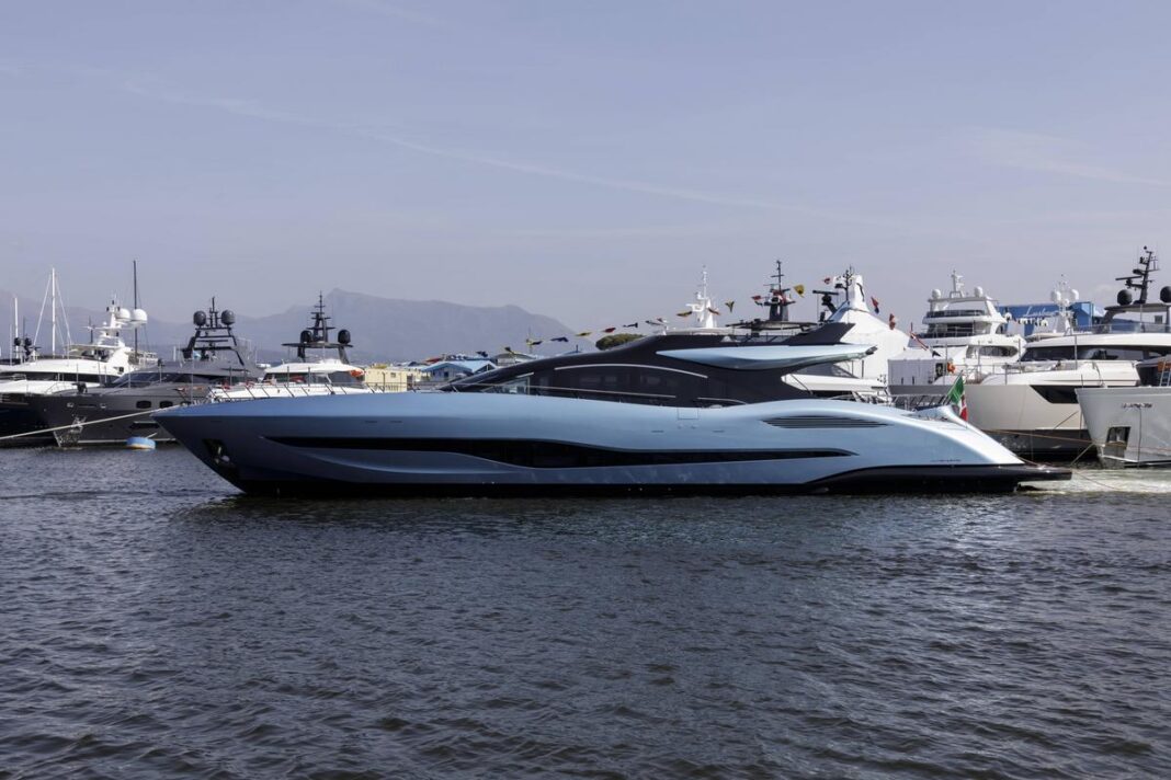 Mangusta 104 REV: Sixth hull hits the water