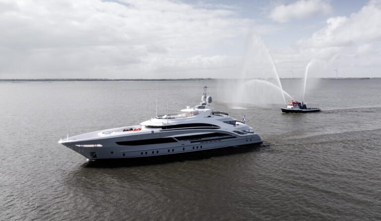 Heesen delivers the 50m smart-custom Cinderella Noel IV
