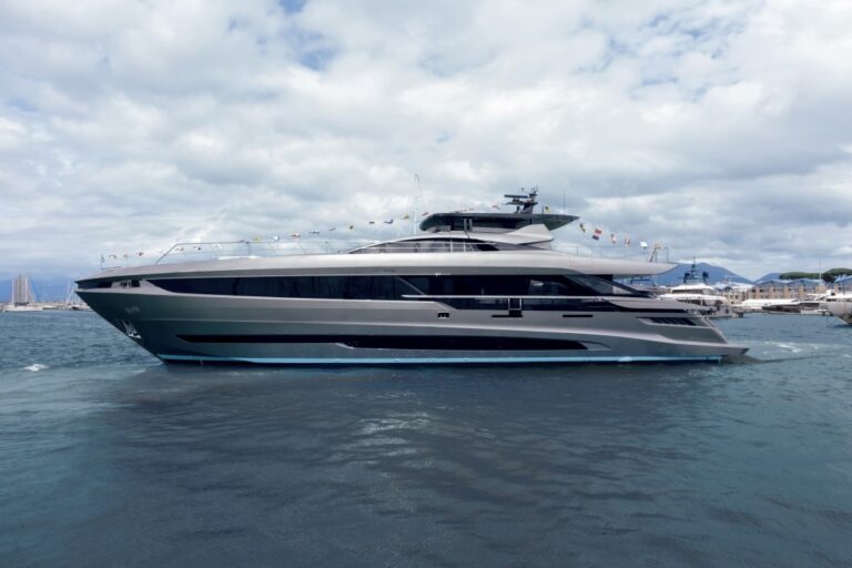 Eighth Mangusta GranSport 33 hits the water