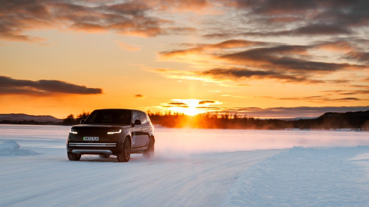 Range Rover Electric Arctic Circle 3