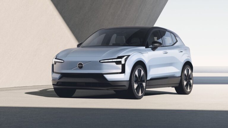 Το νέο Volvo EX30 είναι το World Urban Car για το 2024
