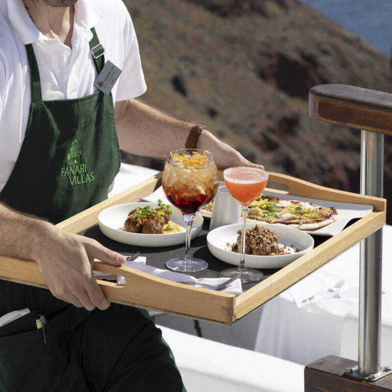 Το FANARI in OIA RESTAURANT δίνει στην Σαντορίνη την γευστική ταυτότητα που της αξίζει