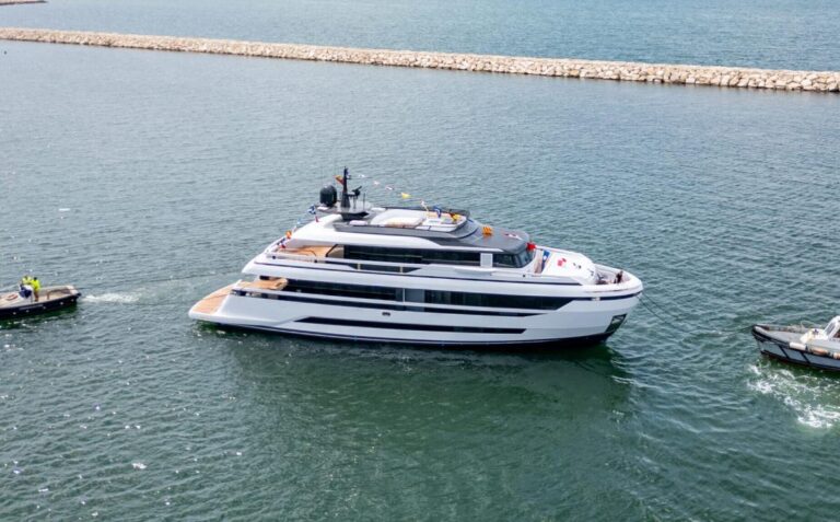EXTRA Yachts: Launched the fourth unit of extra X96 Triplex