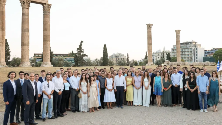 110+1 υποτροφίες για τη νέα γενιά από την Ένωση Ελλήνων Εφοπλιστών