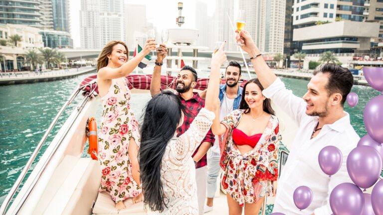 Πώς να οργανώσετε το τέλειο πάρτι στο σκάφος: 7 τρόποι για μια αξέχαστη εμπειρία